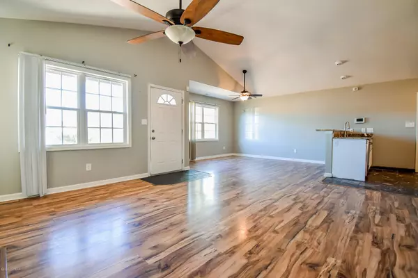 Hubert, NC 28539,103 Daphne DR