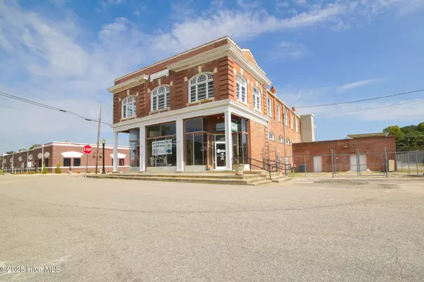 Bladenboro, NC 28320,100 Railroad ST