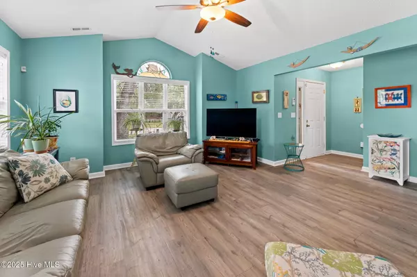 Oak Island, NC 28465,124 NW 8th ST