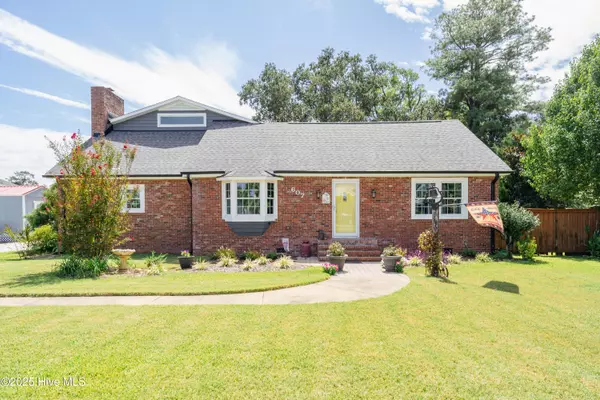 Carolina Beach, NC 28428,607 Cape Fear BLVD