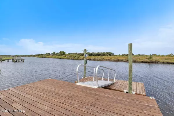 North Topsail Beach, NC 28460,3713 Island DR