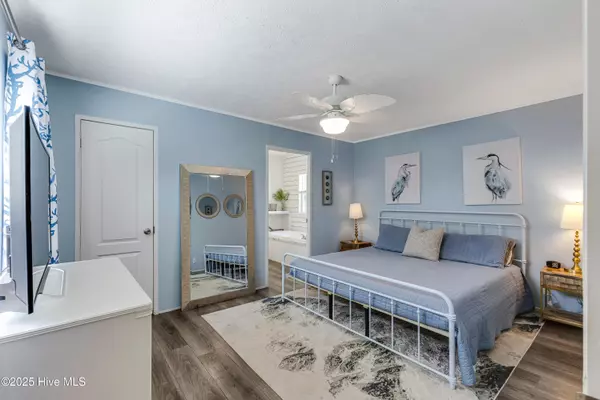 Oak Island, NC 28465,121 NE 78th ST