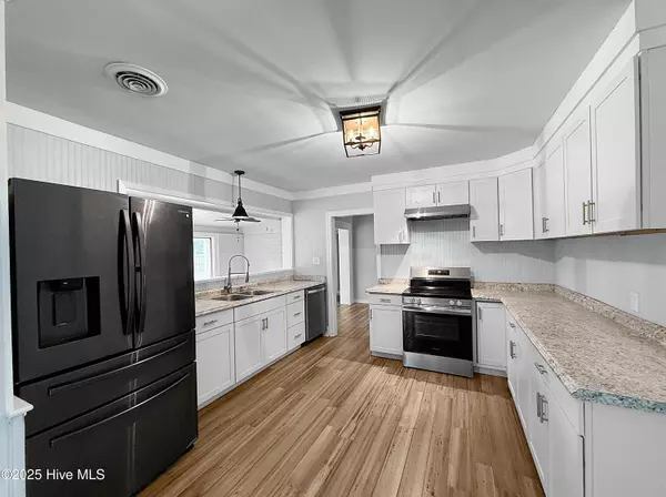 Vanceboro, NC 28586,247 Farm Life AVE