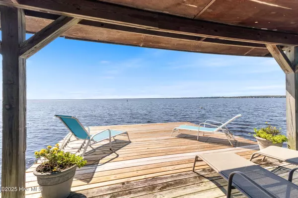 Lake Waccamaw, NC 28450,712 Canal Cove RD