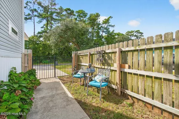 Oak Island, NC 28465,218 NE 76th ST