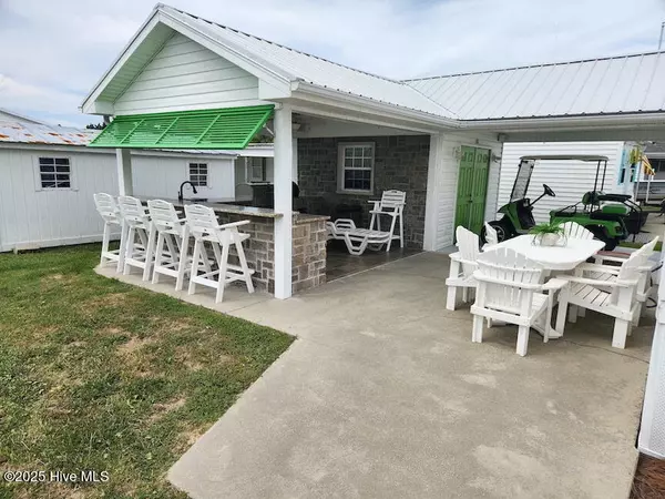 405 Snow Goose LN, Newport, NC 28570