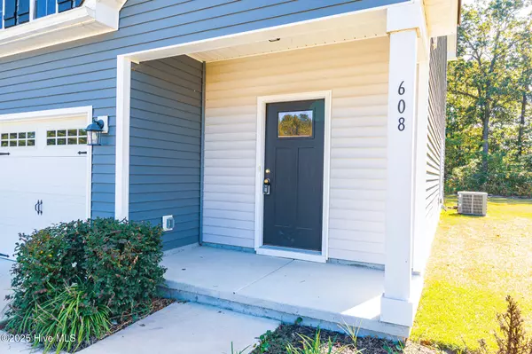 Richlands, NC 28574,608 Feather CT