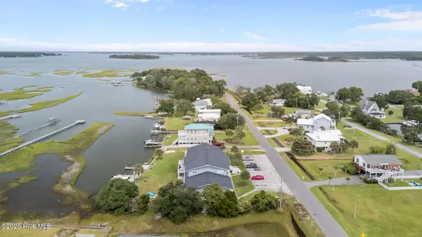 Cedar Point, NC 28584,109 Cedar LN #9