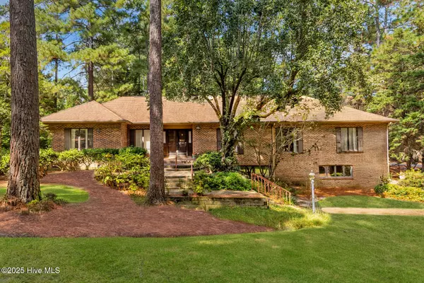 2 Parson RD, Pinehurst, NC 28374