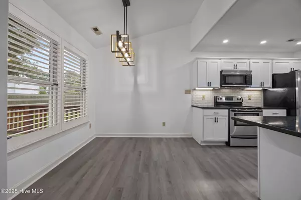 Jacksonville, NC 28546,406 Hampshire PL