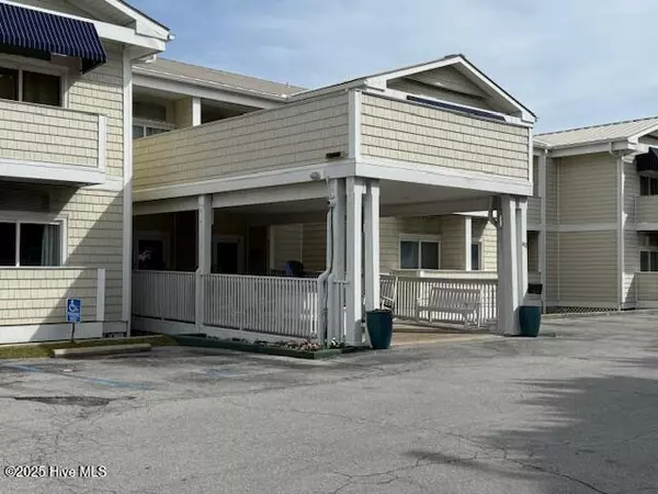 602 Ft Macon RD W #132, Atlantic Beach, NC 28512