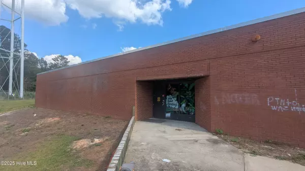 Aberdeen, NC 28315,711 N Chapin RD