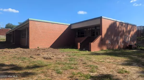 516 W Chapin RD, Aberdeen, NC 28315