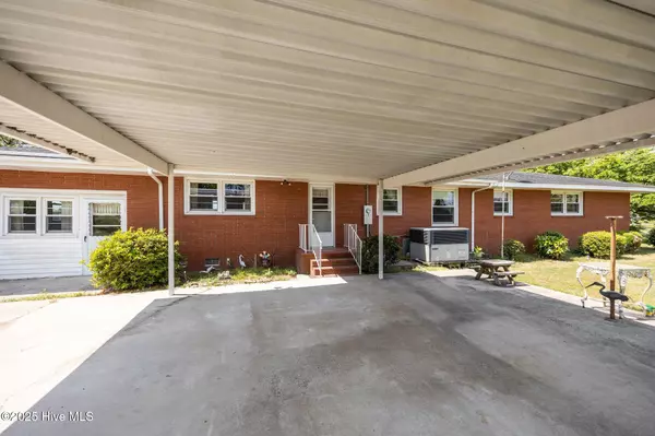 Hookerton, NC 28538,1785 Stocks Mclawhorn RD