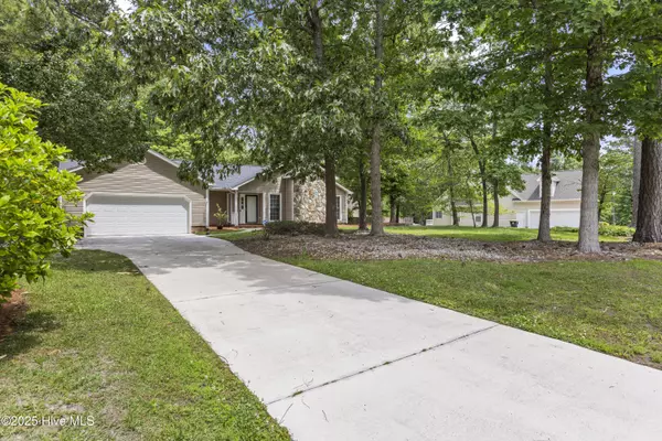 Jacksonville, NC 28540,439 Candlewood DR
