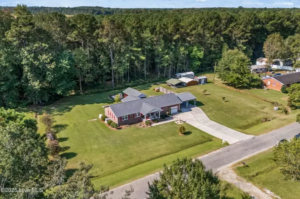 Whiteville, NC 28472,111 Pineland Woods DR