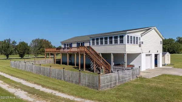 Beaufort, NC 28516,215 Landing RD