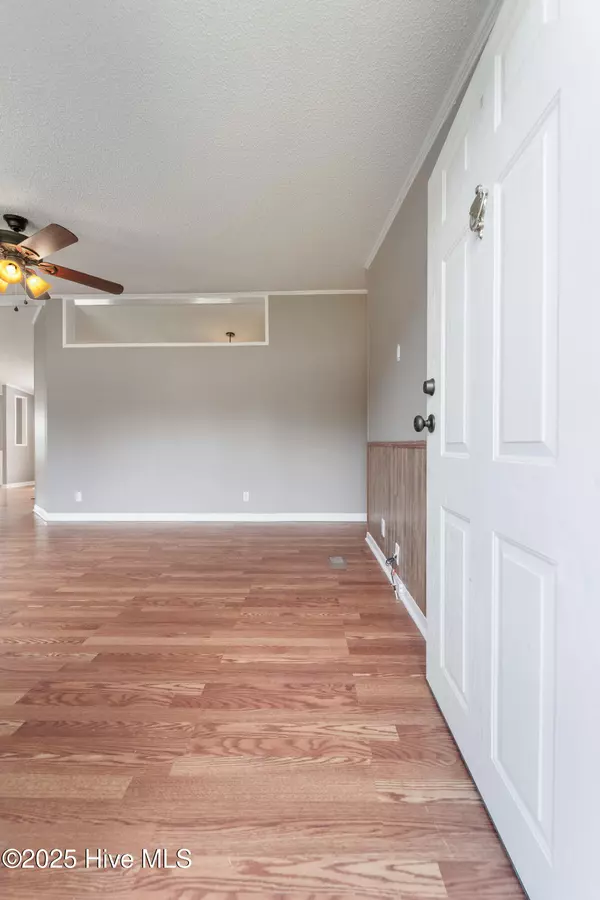 Hubert, NC 28539,113 Old Hawkins RD