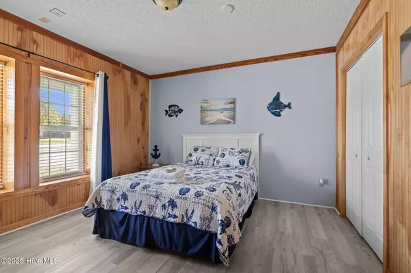 Harkers Island, NC 28531,360 Island RD #2