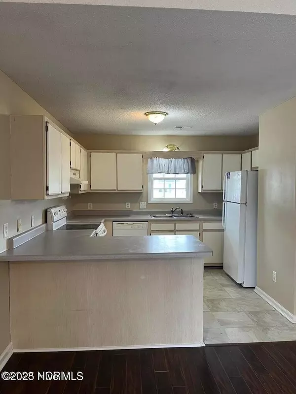 Hubert, NC 28539,133 Charlton RD