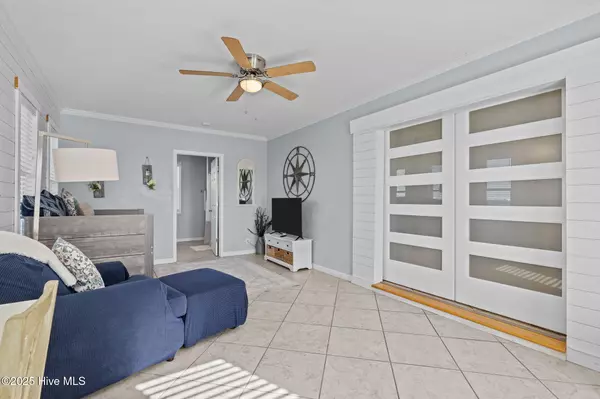 Atlantic Beach, NC 28512,205 Barefoot LN