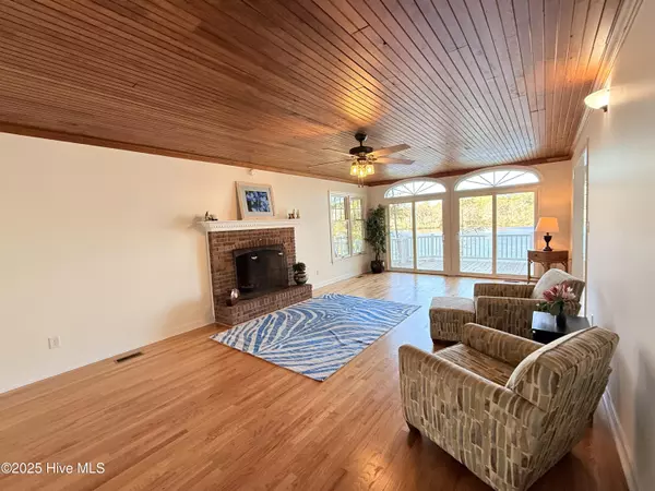 New Bern, NC 28562,273 W Rock Creek RD