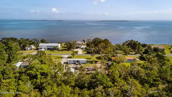 Cedar Island, NC 28520,424 Lola RD