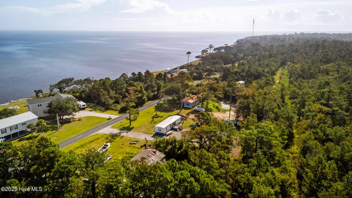 Cedar Island, NC 28520,424 Lola RD