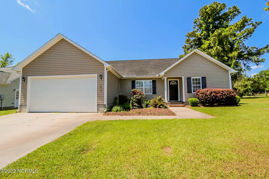 102 S Park LN, Newport, NC 28570