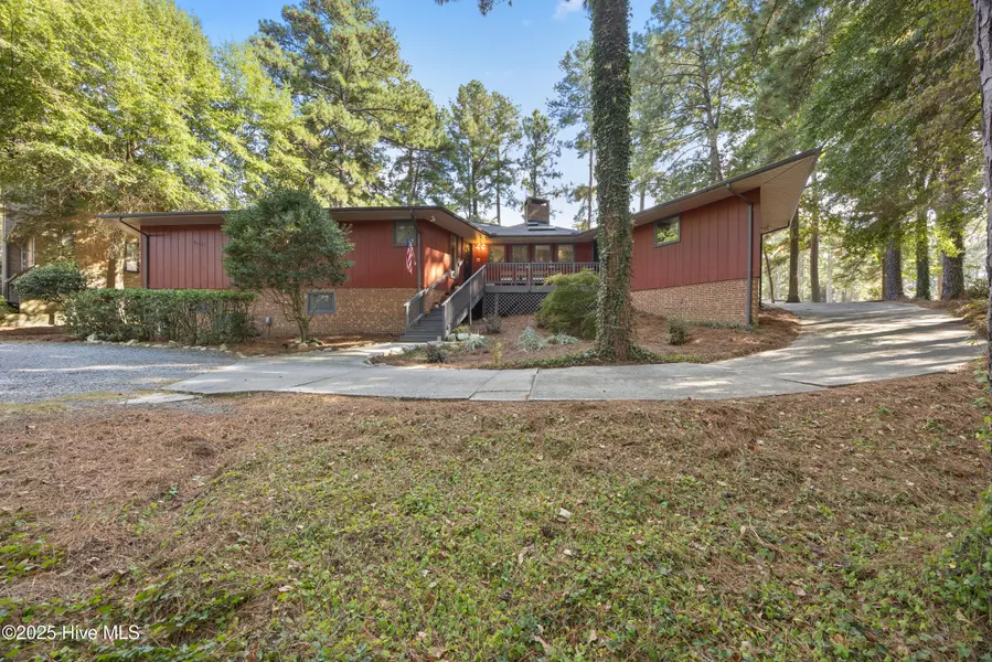40 Inverness RD, Pinehurst, NC 28374