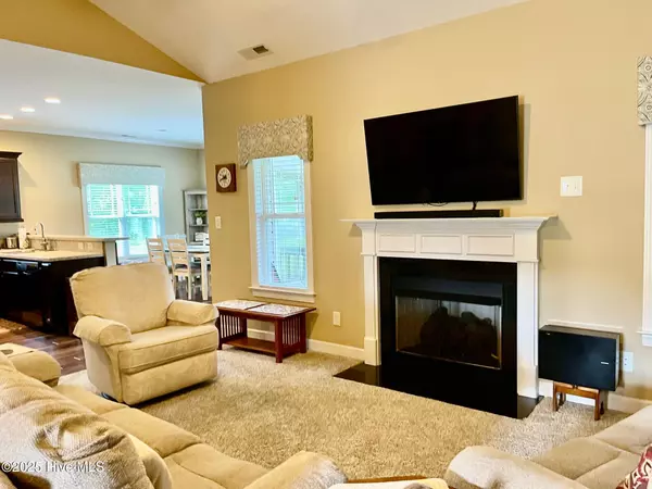 Greenville, NC 27858,2011 Della LN