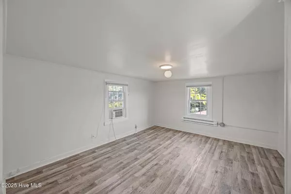 New Bern, NC 28560,916 Cedar ST