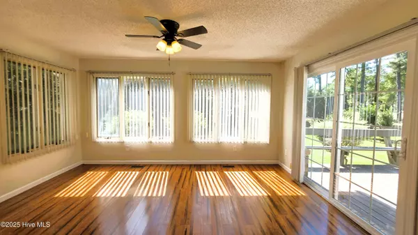 New Bern, NC 28560,812 Pelican DR