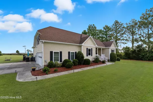 Maple, NC 27956,102 Bayshore CT