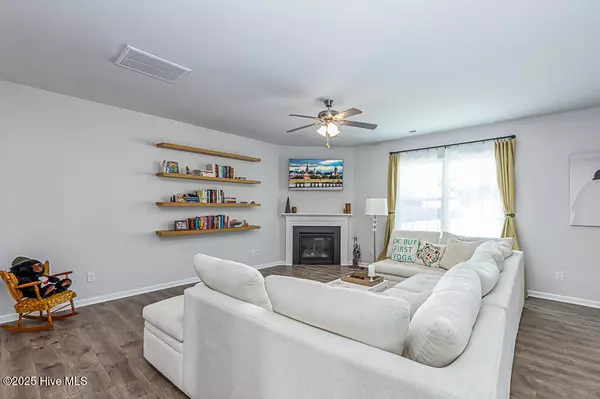 New Bern, NC 28562,102 Featherstone LN