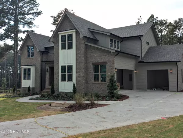 Pinehurst, NC 28374,305 Sloan LN