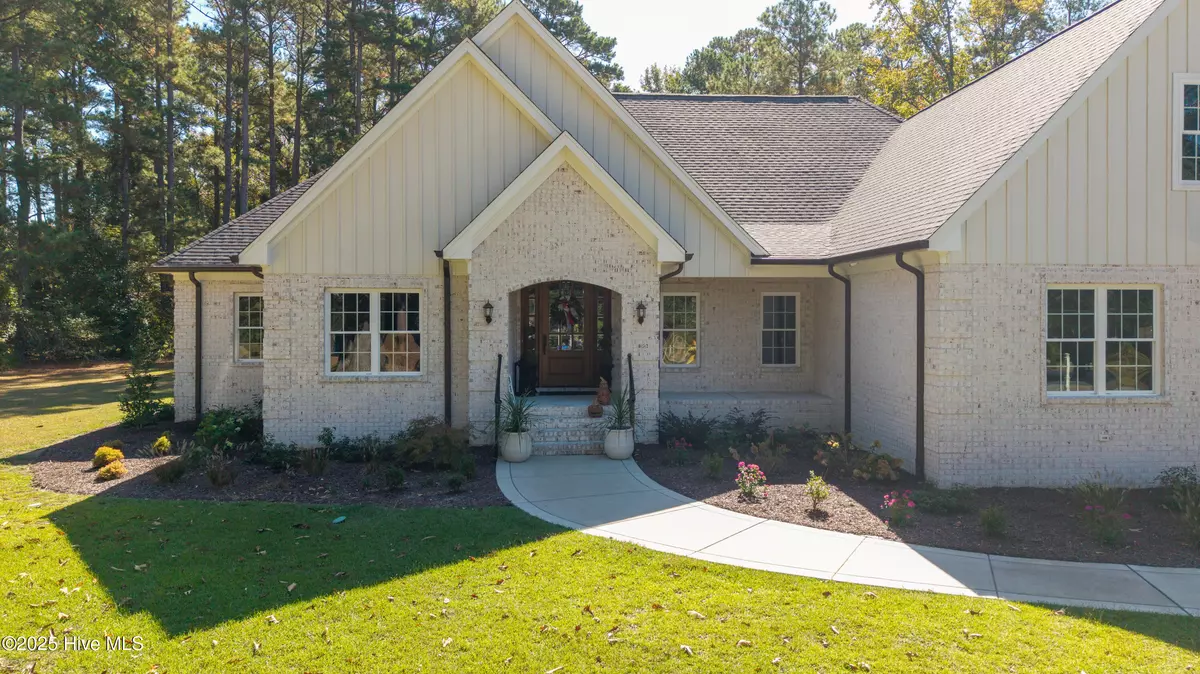 Clinton, NC 28328,310 Fox Lake DR