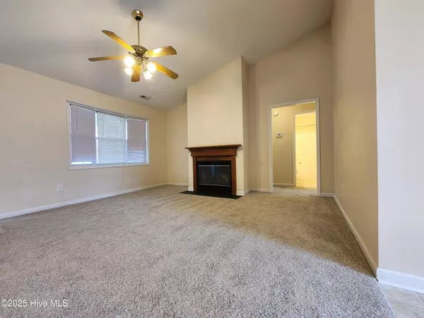 Hubert, NC 28539,405 Alec CT
