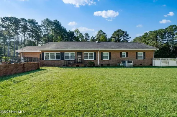 159 Meadowbrook LN, Warsaw, NC 28398