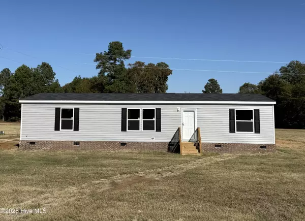 2227 Twisted Hickory RD, Elizabethtown, NC 28337