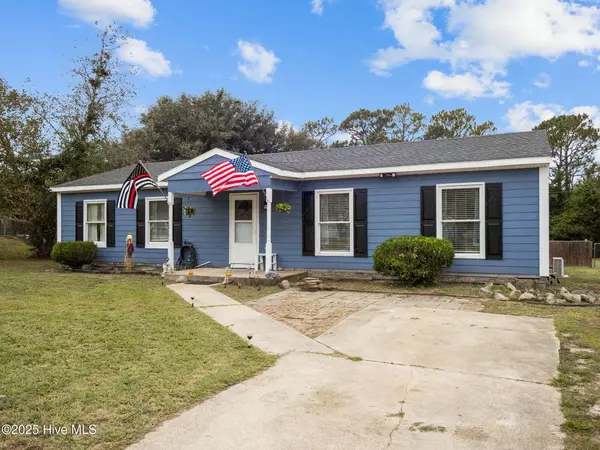 87 Crown Point RD, Hubert, NC 28539