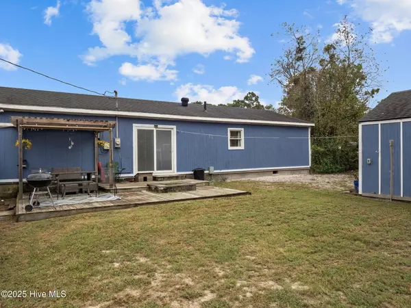 Hubert, NC 28539,87 Crown Point RD