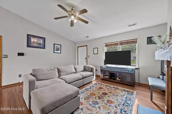 Richlands, NC 28574,105 Linden RD