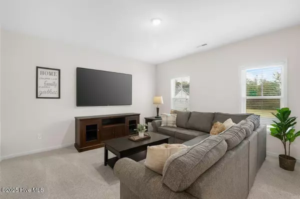 Raeford, NC 28376,501 Traveller WAY