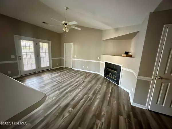 Greenville, NC 27858,2217 Locksley Woods DR #F
