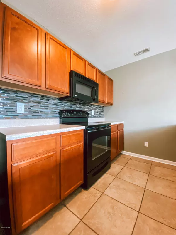 Hubert, NC 28539,206 Jessie CIR