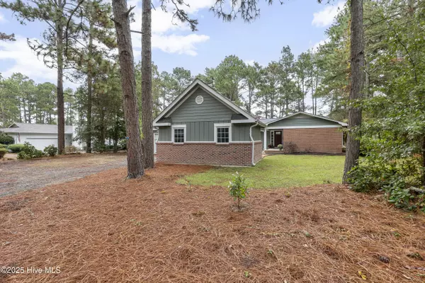 Whispering Pines, NC 28327,4 Bogie DR