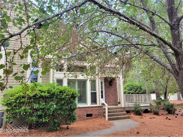 Pinehurst, NC 28374,301 Hampton CT