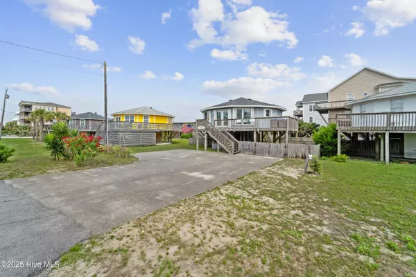 North Topsail Beach, NC 28460,3045 Island DR