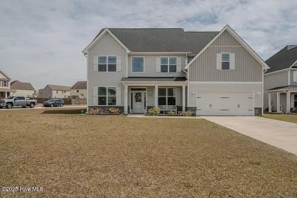 301 Bear RUN, Maple Hill, NC 28454